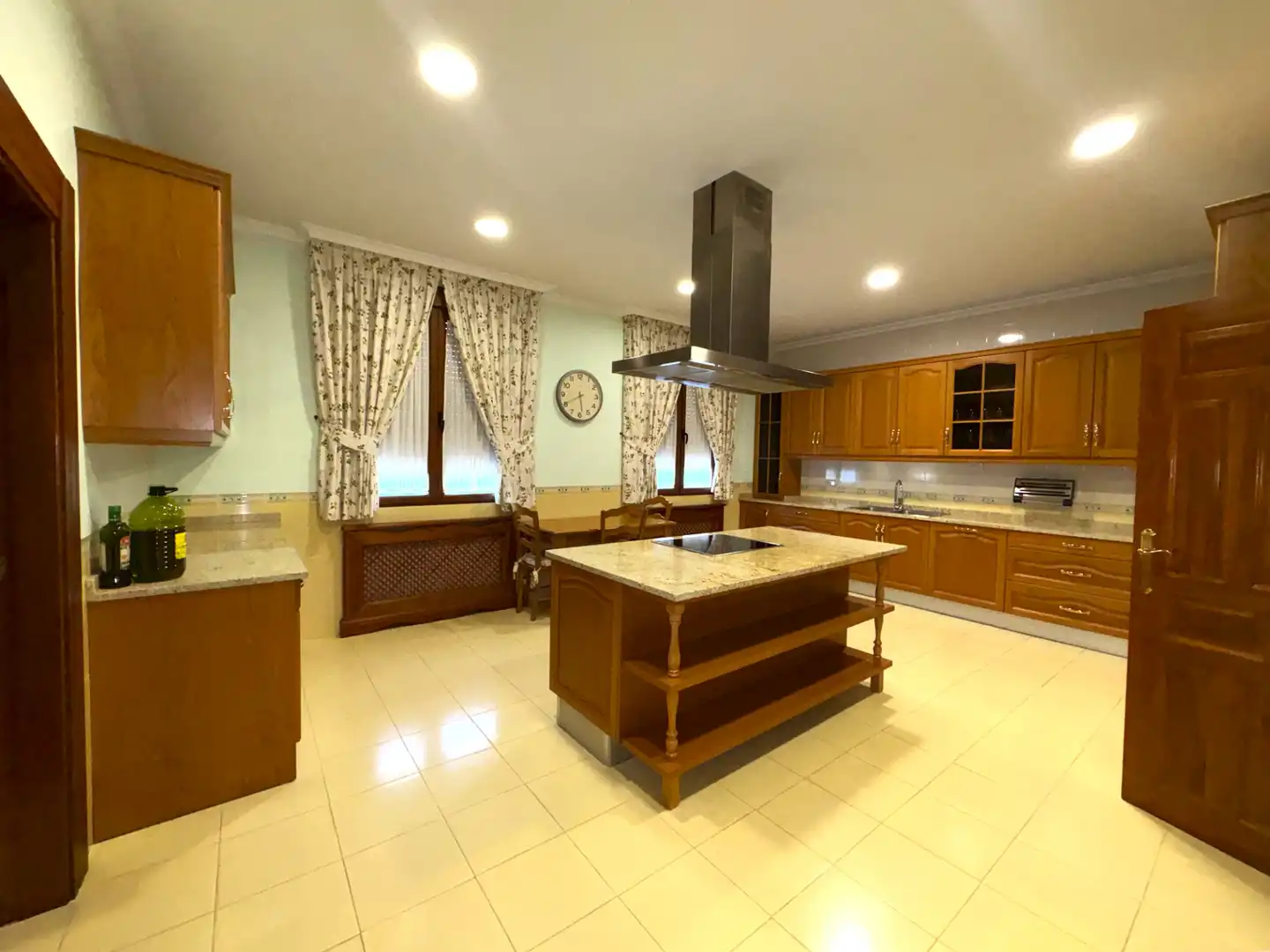 Cocina de Nave industrial en venta en Cedillo del Condado con Alarma