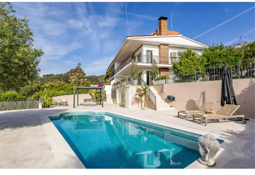 Piscina de Casa o xalet en venda en Gavà amb Aire condicionat, Calefacció i Jardí privat
