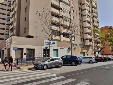 Local comercial de lloguer a Calle de Rafael Alberti 1