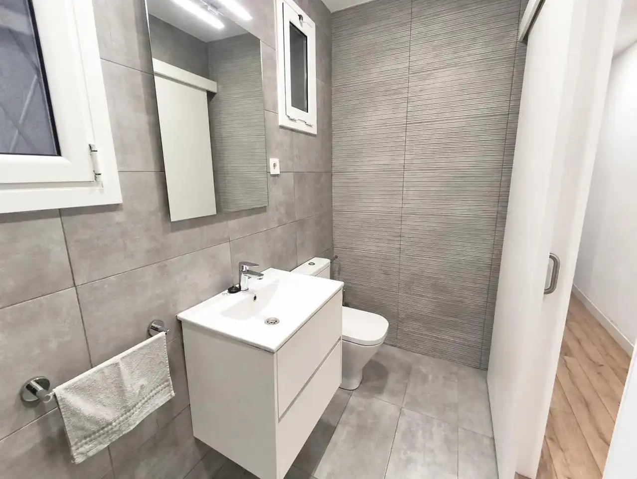 Baño de Ático en venta en Barcelona con Aire acondicionado, Parquet y Amueblado
