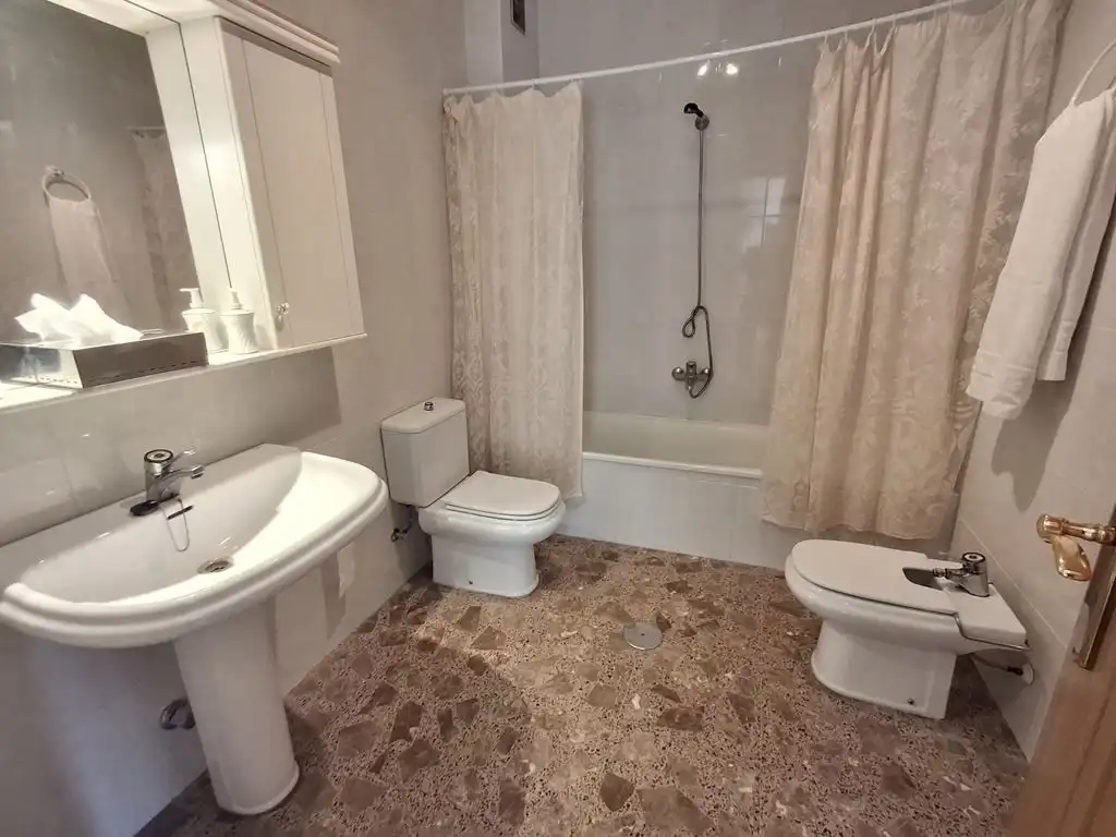 Baño de Casa o chalet en venta en La Roda con Calefacción, Terraza y Trastero