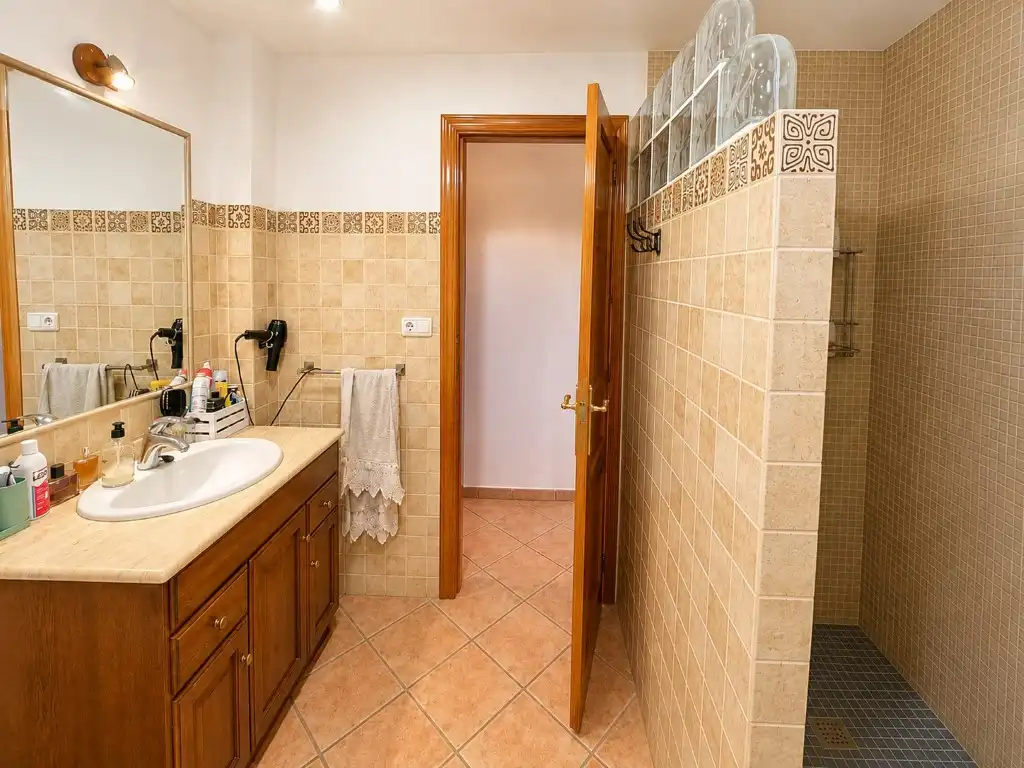 Baño de Piso en venta en Bellreguard con Aire acondicionado, Terraza y Balcón