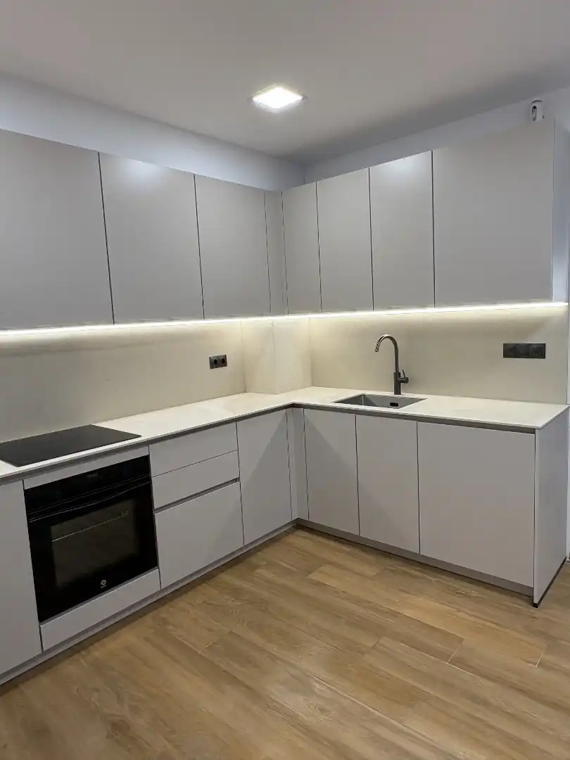 Cocina de Planta baja en venta en Vilanova i la Geltrú con Horno y Microondas