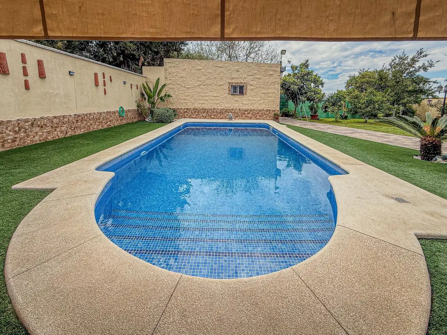 Piscina de Casa o chalet en venta en Dos Hermanas con Aire acondicionado, Jardín privado y Trastero