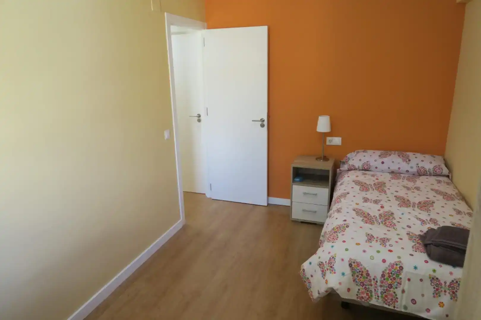 Dormitori de Apartament per a compartir en Sevilla amb Aire condicionat, Parquet i Moblat