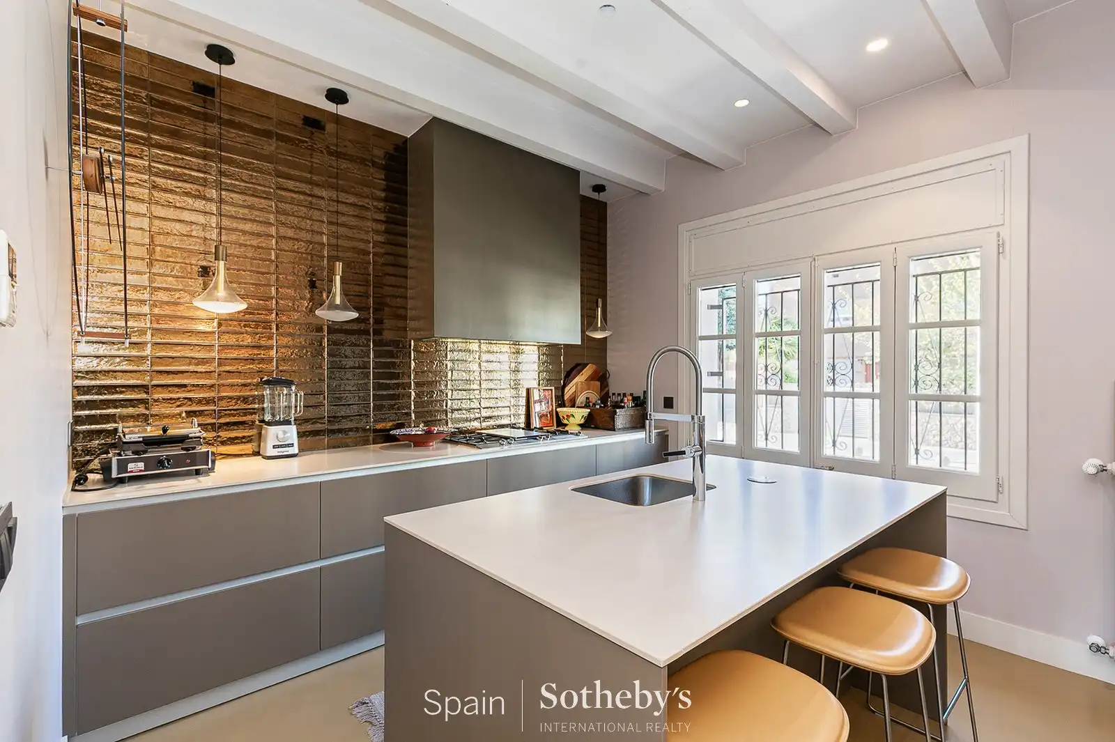 Cocina de Casa adosada en venta en Sitges con Aire acondicionado, Calefacción y Jardín privado