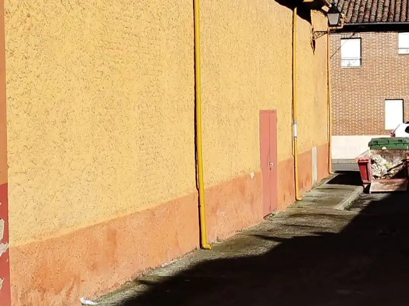 Exterior view of Commercial properties for sale in Mansilla de las Mulas