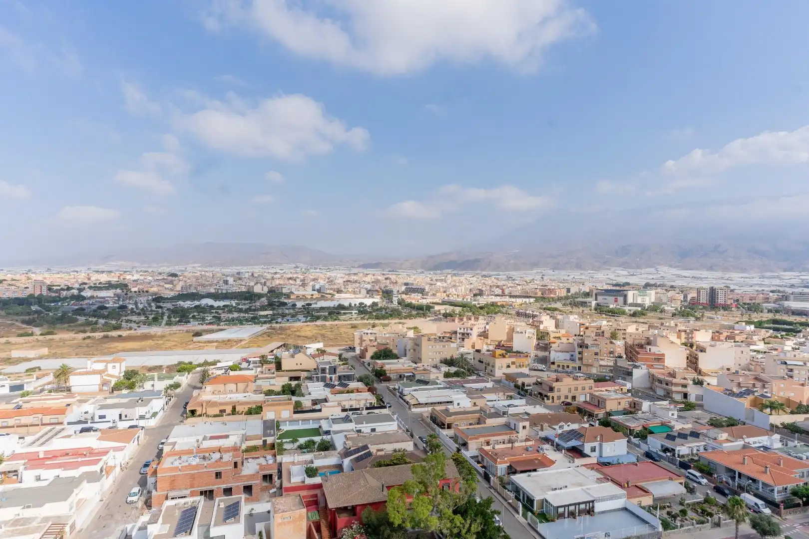 Vista exterior de Pis en venda en El Ejido amb Aire condicionat i Piscina comunitària