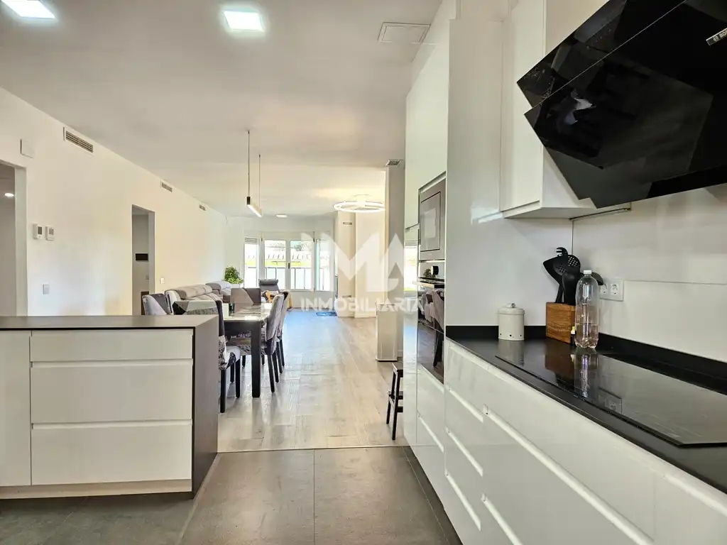 Vista exterior de Casa o xalet en venda en L'Eliana amb Aire condicionat, Calefacció i Jardí privat