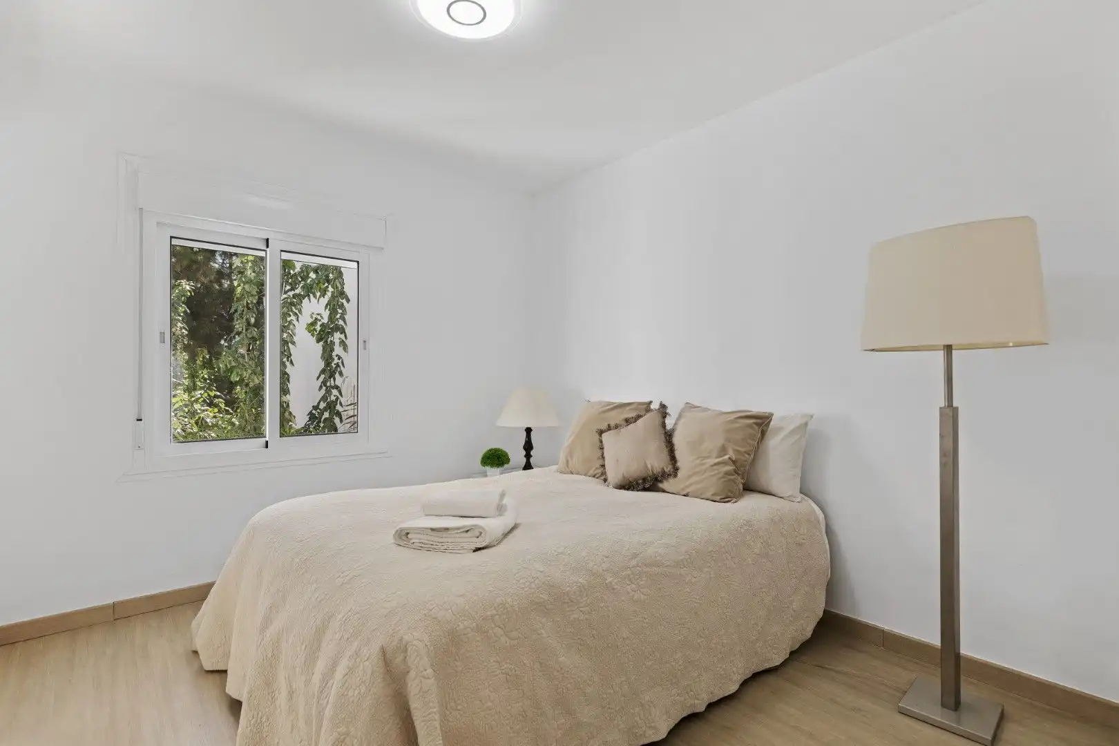 Habitación de Casa adosada en venta en Mijas con Jardín privado, Terraza y Amueblado