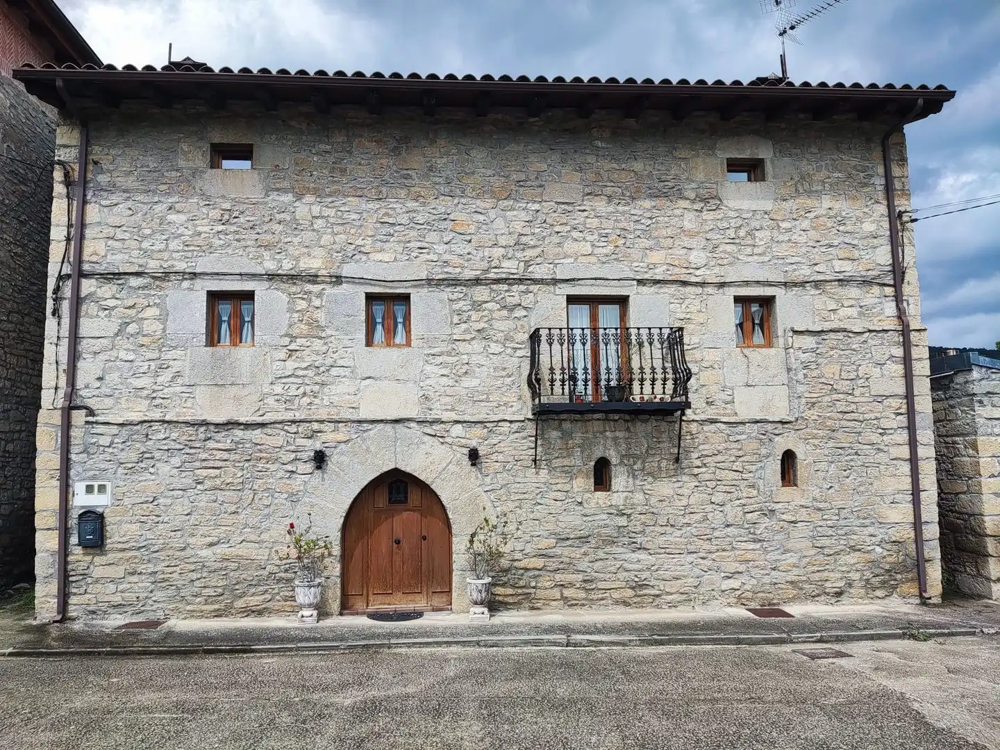 Vista exterior de Finca rústica en venda en Valle de Mena amb Balcó