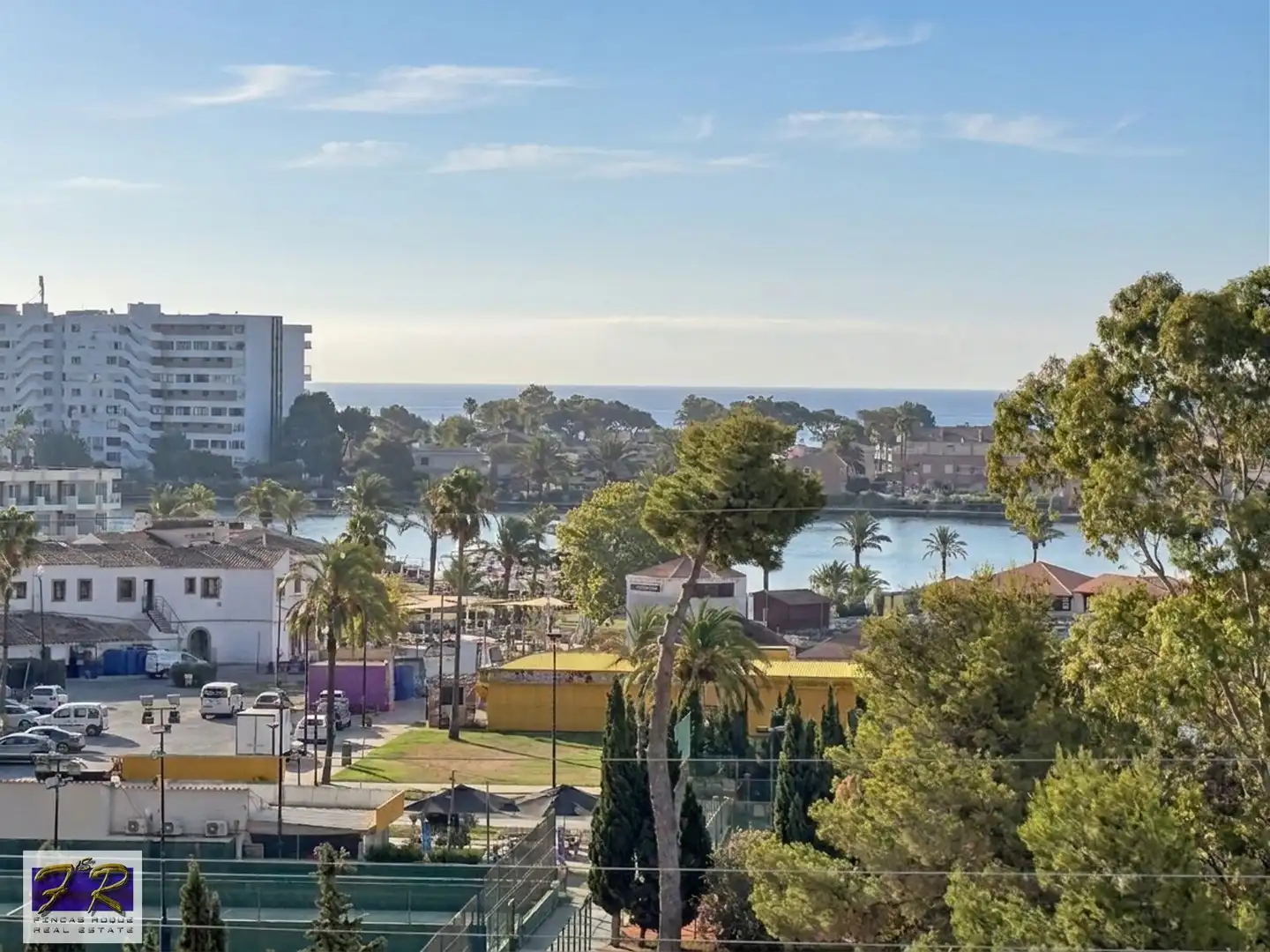 Vista exterior de Pis en venda en Alcúdia amb Aire condicionat, Terrassa i Piscina