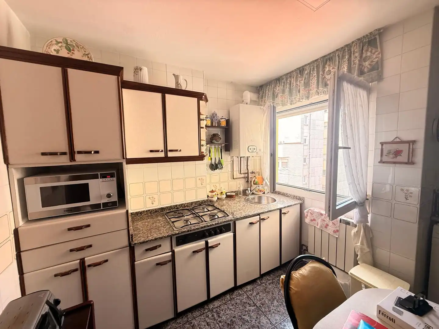 Cocina de Piso en venta en Gijón  con Calefacción