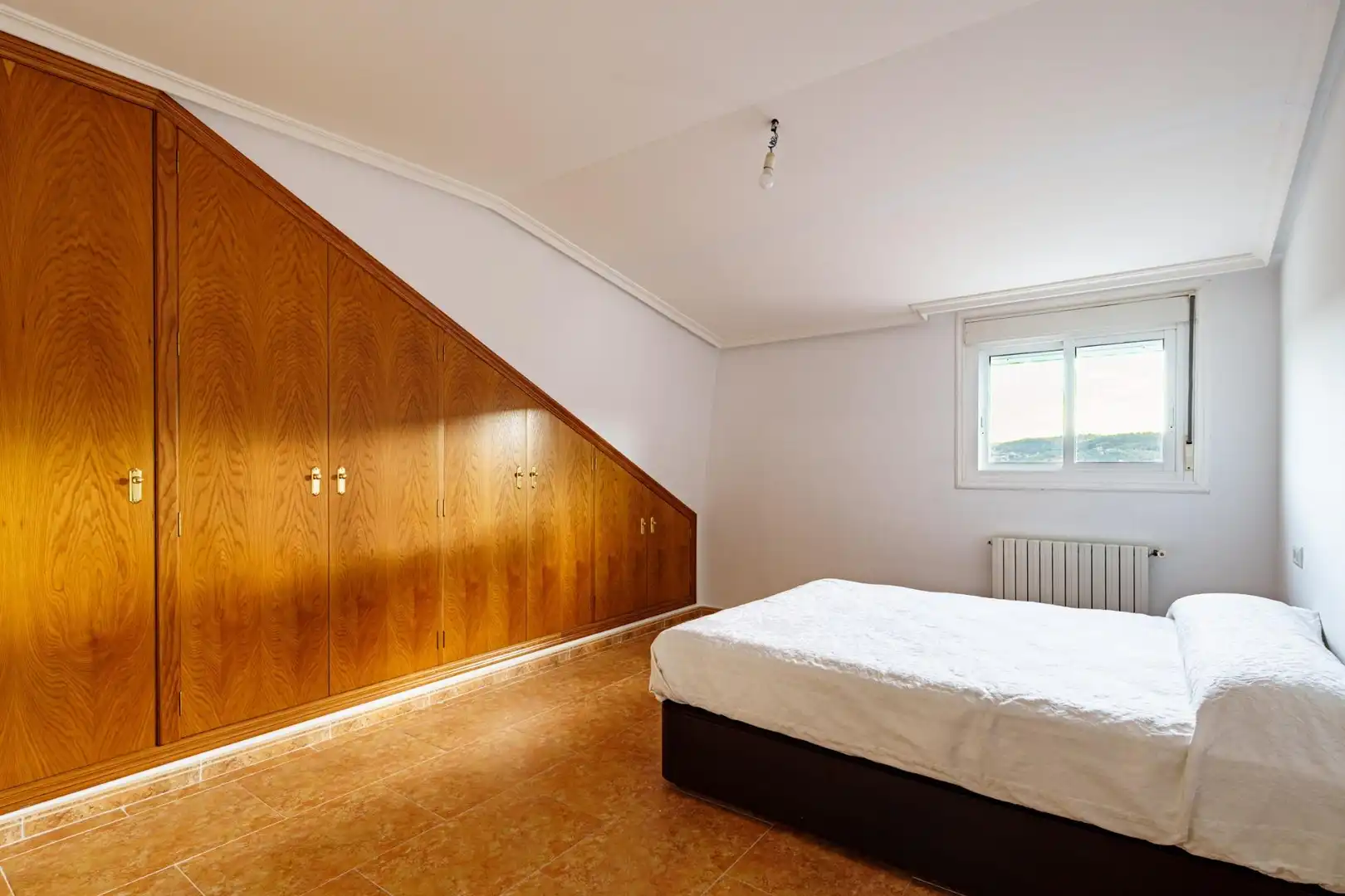 Habitación de Casa o chalet en venta en Ourense Capital  con Calefacción, Jardín privado y Balcón