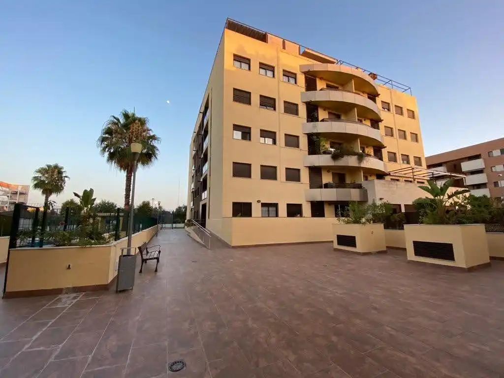 Vista exterior de Piso de alquiler en Mairena del Aljarafe con Aire acondicionado, Calefacción y Terraza
