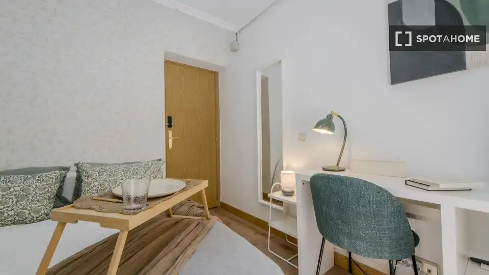 Bedroom of Flat for rent in Madrid  with Air Conditioner, Heating and Furnished