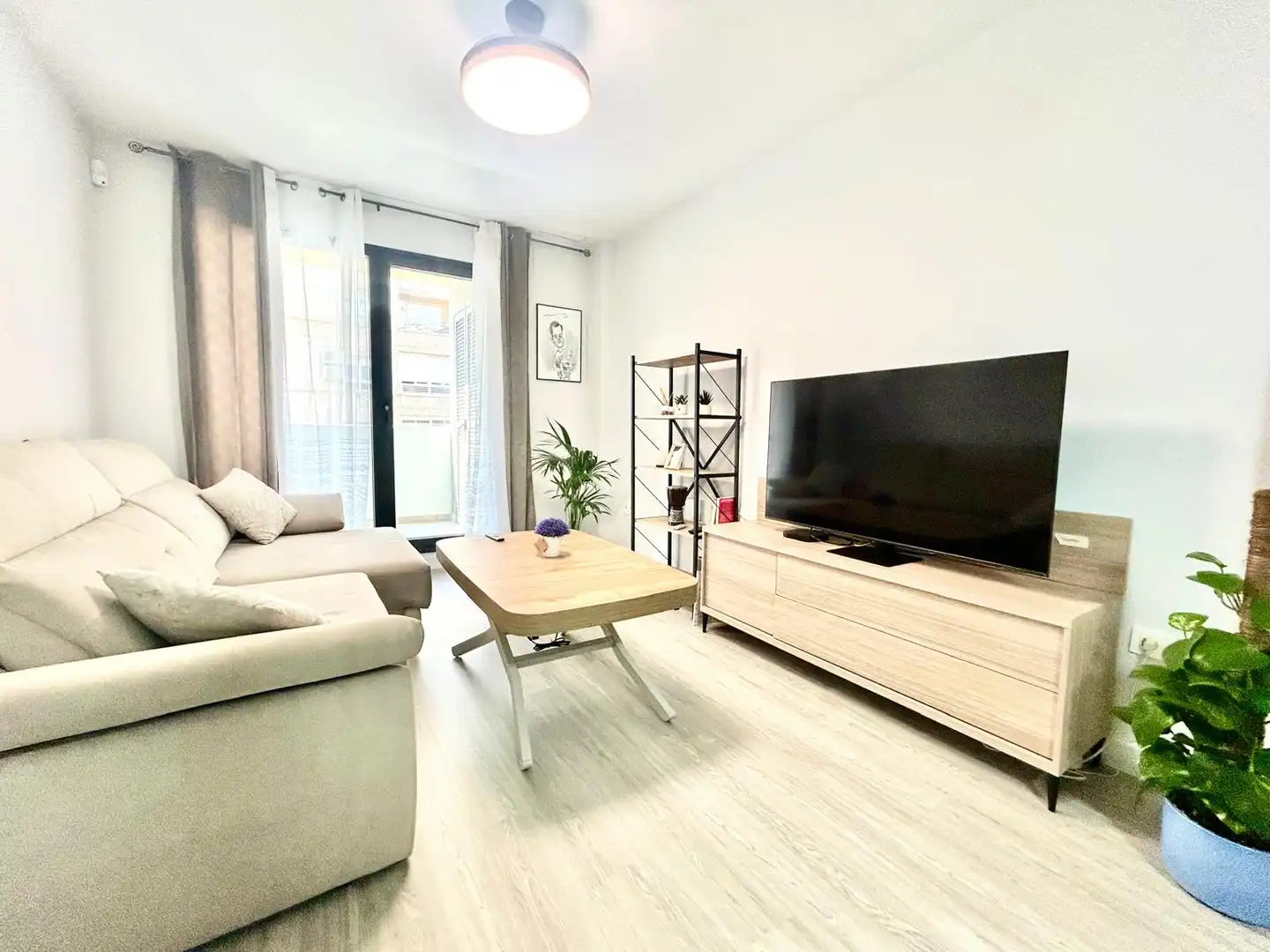 Sala de estar de Piso en venta en Almería con Aire acondicionado, Calefacción y Parquet
