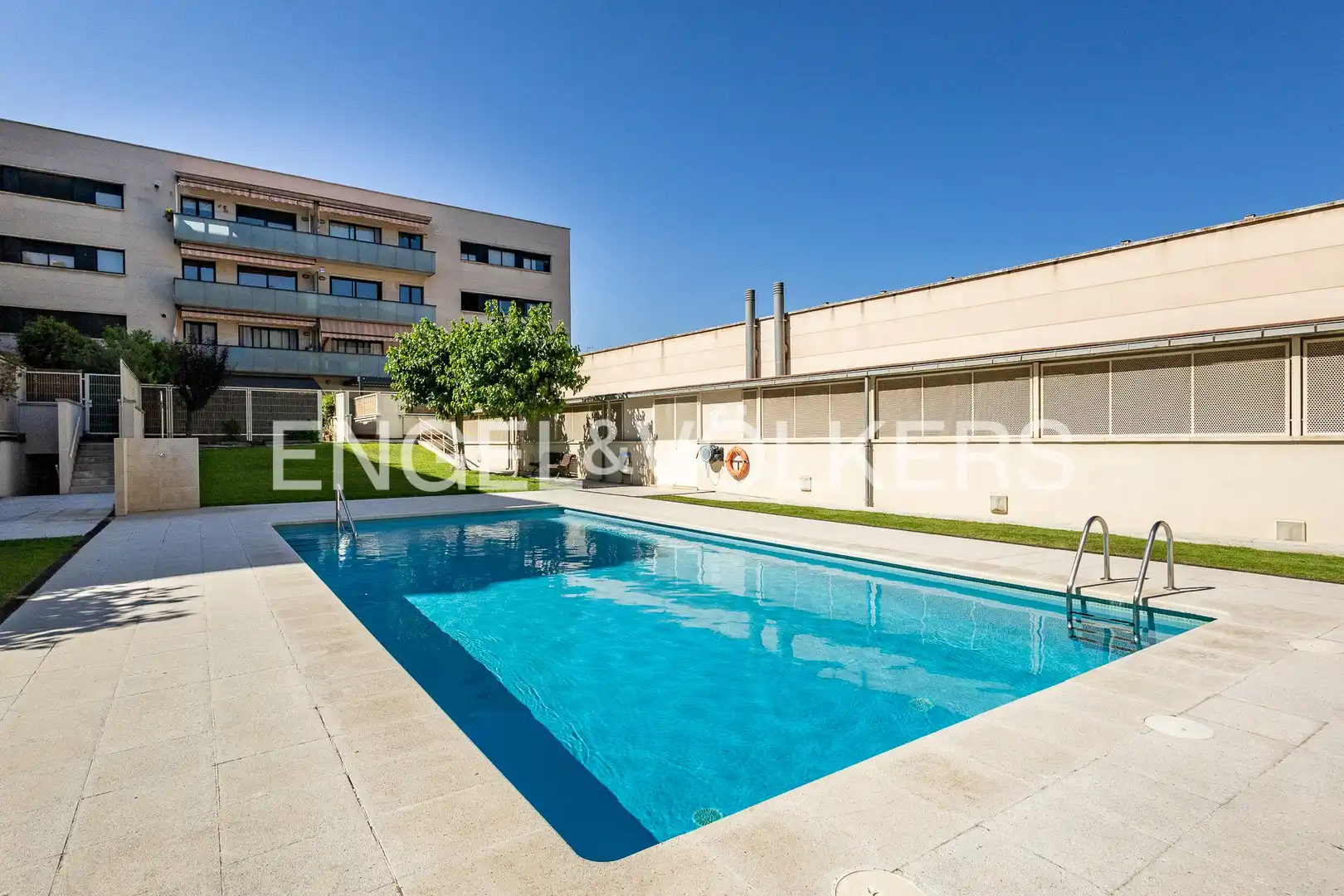 Piscina de Apartamento en venta en Sant Feliu de Llobregat con Aire acondicionado, Calefacción y Jardín privado