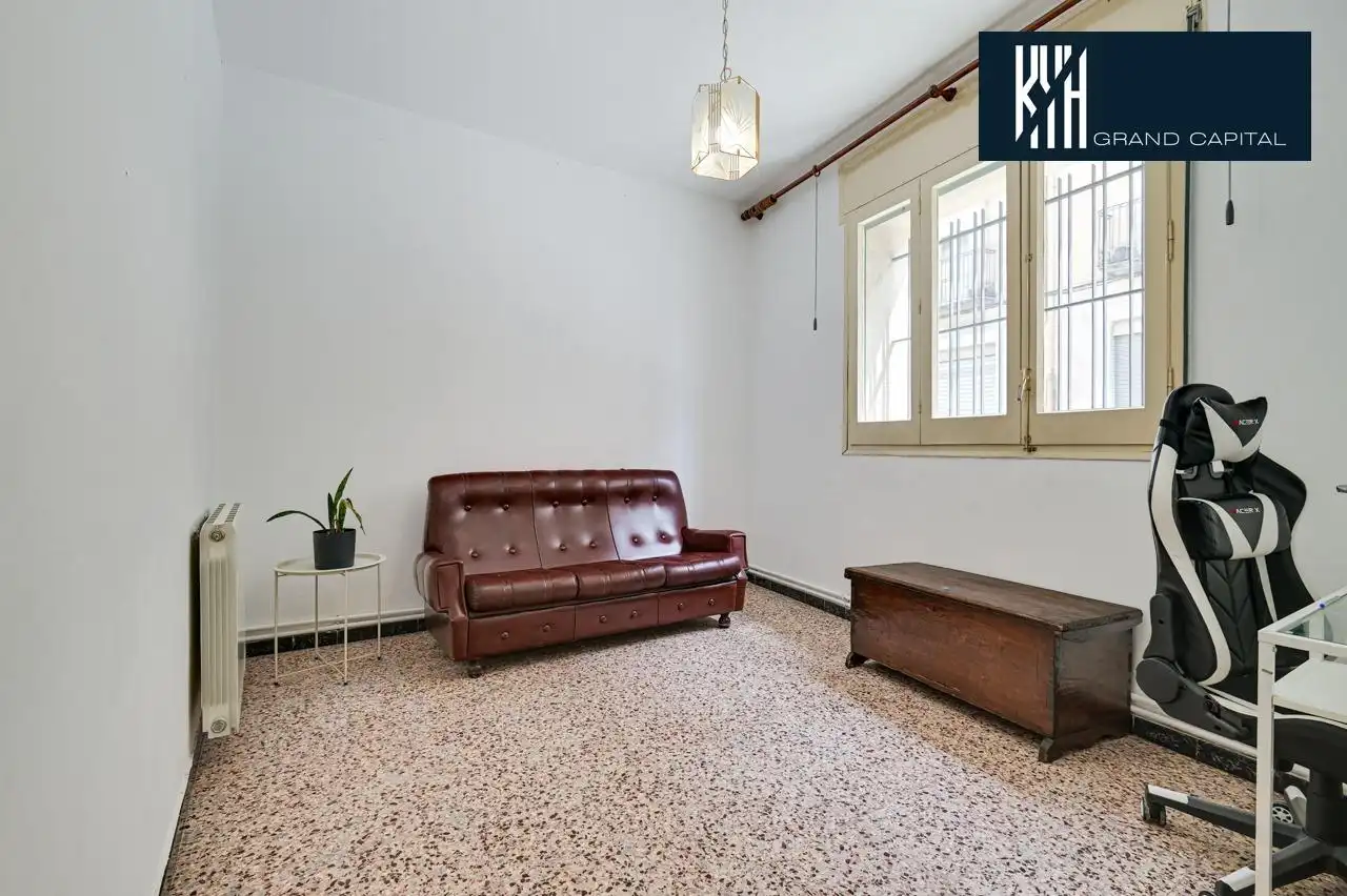 Wohnzimmer von Erdgeschoss zum Verkauf in Salt mit Heizung und Abstellraum