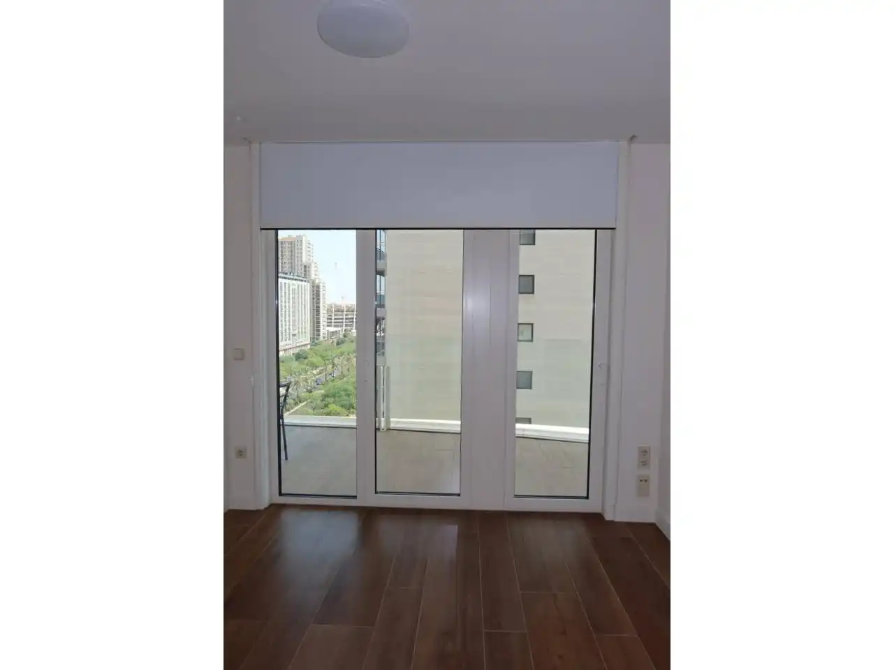 Schlafzimmer von Wohnung zur Miete in Valencia mit Klimaanlage, Parkett und Balkon