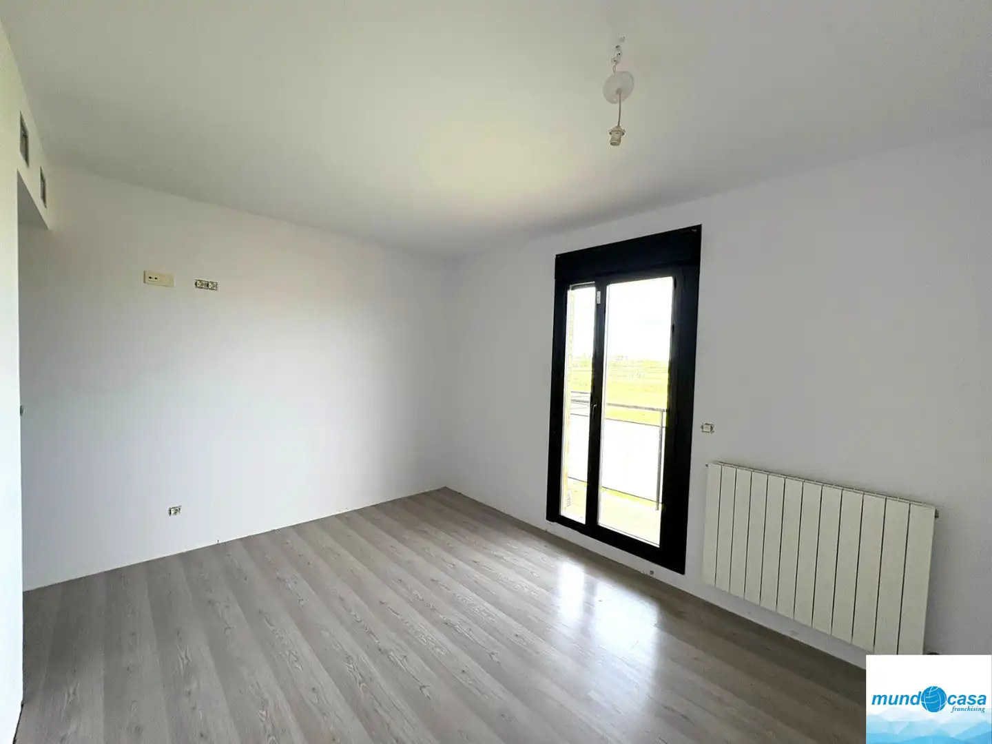 Bedroom of Flat for sale in Pinseque  with Air Conditioner, Heating and Terrace