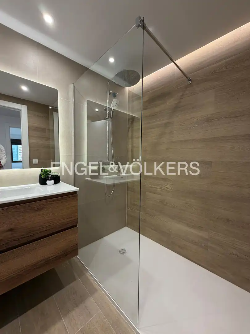 Baño de Piso de alquiler en Valencia con Aire acondicionado, Calefacción y Balcón