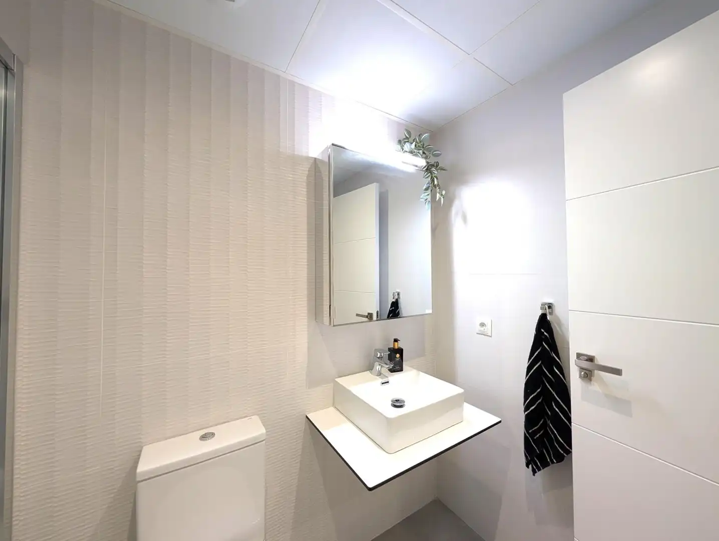 Badezimmer von Dachboden zum Verkauf in Orihuela mit Klimaanlage, Heizung und Terrasse