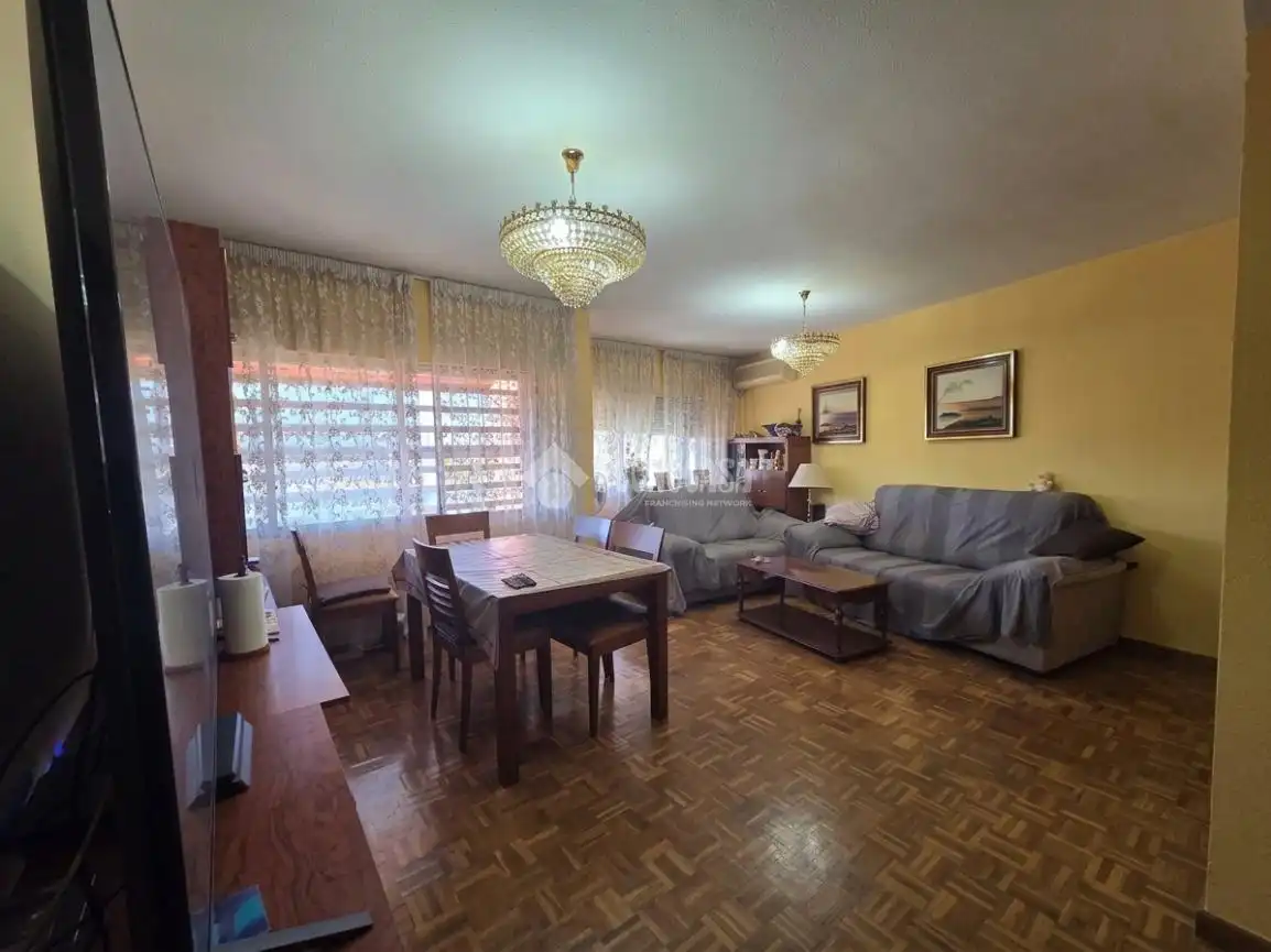 Piso en venta en Velilla de San Antonio