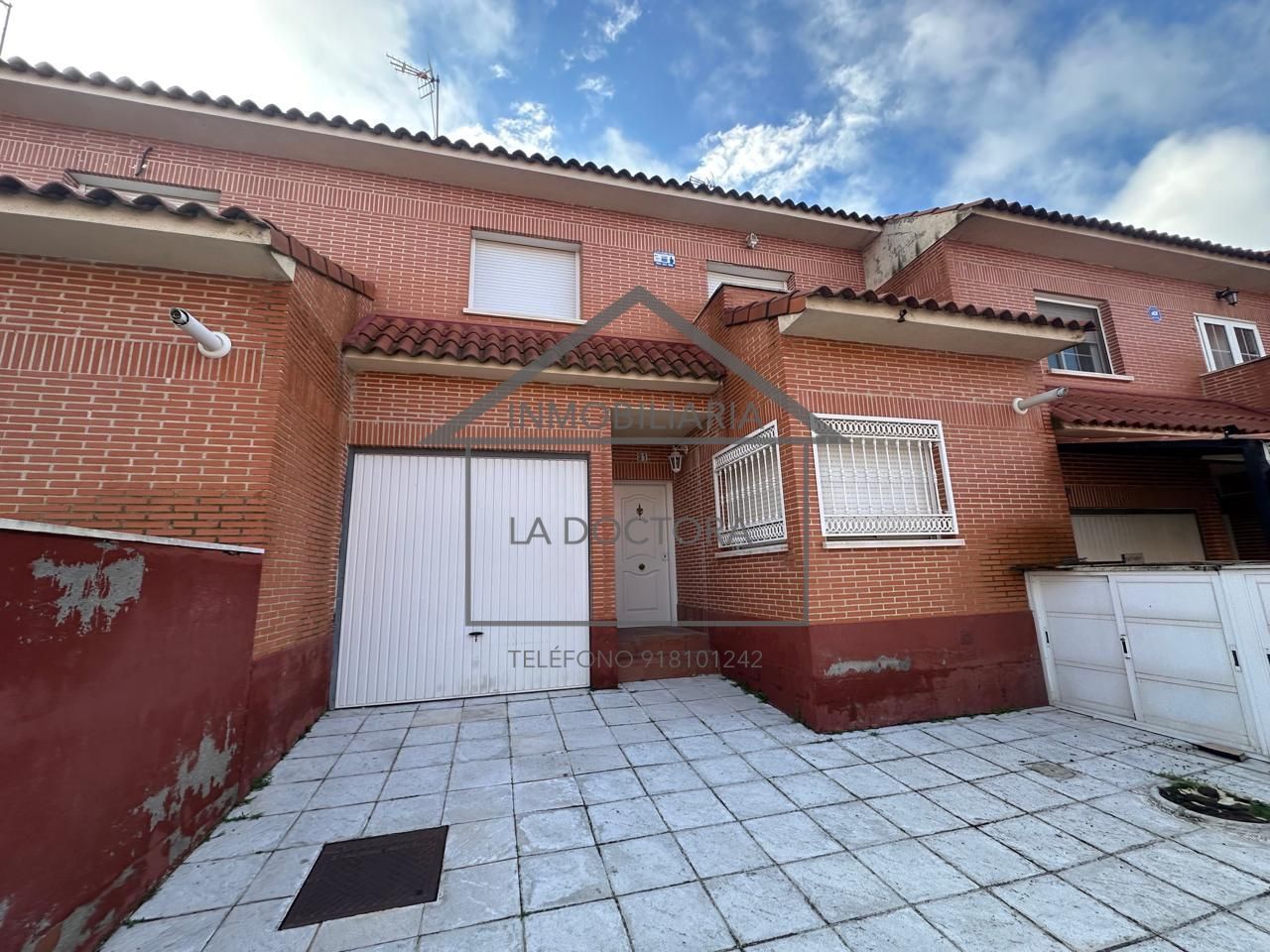 Vista exterior de Casa adosada en venda en Numancia de la Sagra amb Calefacció, Jardí privat i Terrassa