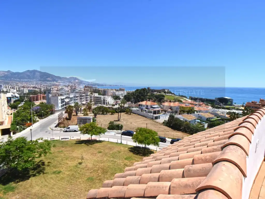 Exterior view of Attic for sale in Fuengirola  with Air Conditioner, Private garden and Terrace