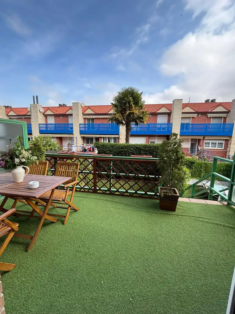 Terraza de Ático en venta en Villamediana de Iregua con Jardín privado, Parquet y Piscina