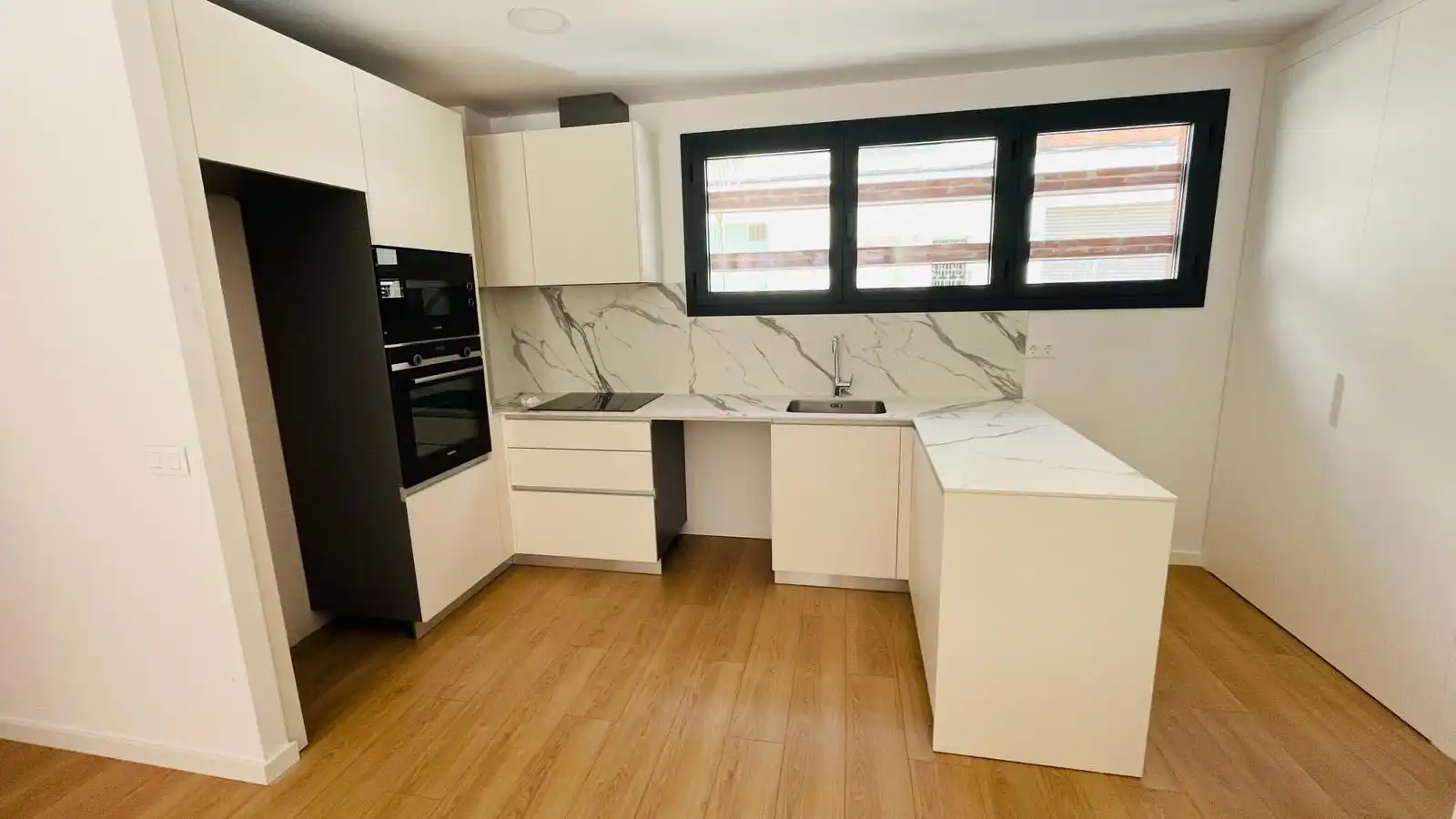 Cocina de Planta baja en venta en Granollers con Aire acondicionado, Calefacción y Jardín privado