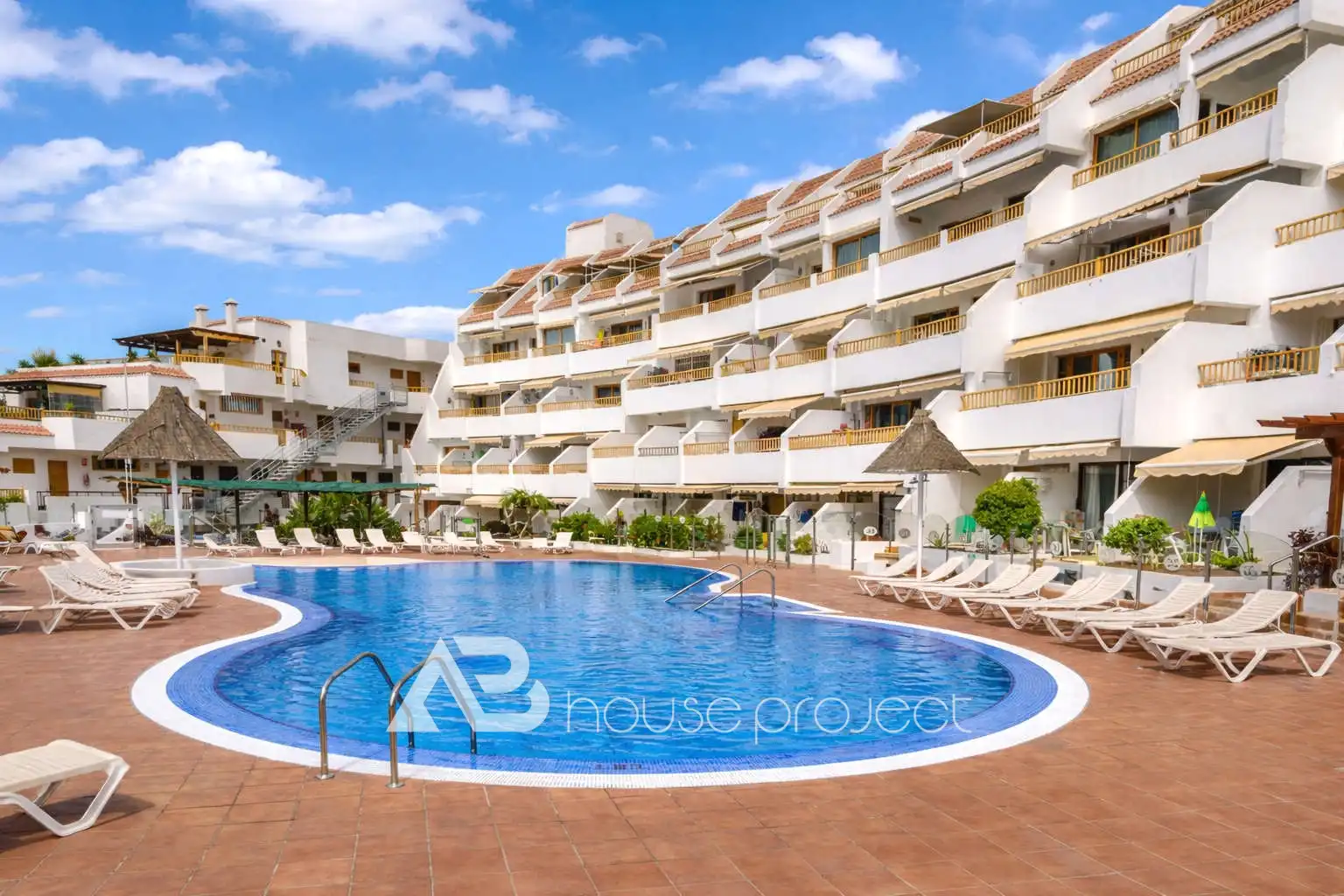 Piscina de Estudio en venta en Adeje con Terraza, Amueblado y Piscina comunitaria