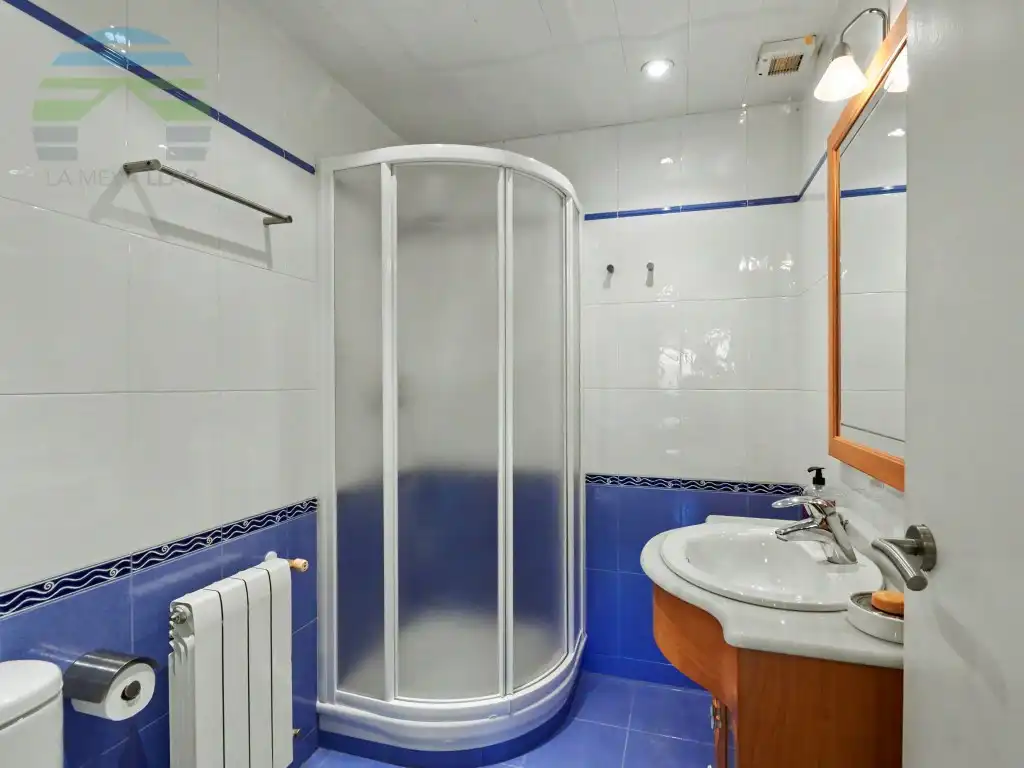 Bathroom of Flat for sale in Barcelona  with Balcony