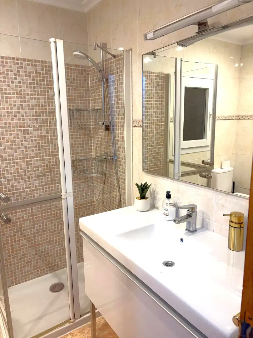 Baño de Piso de alquiler en Murcia con Aire acondicionado, Calefacción y Parquet