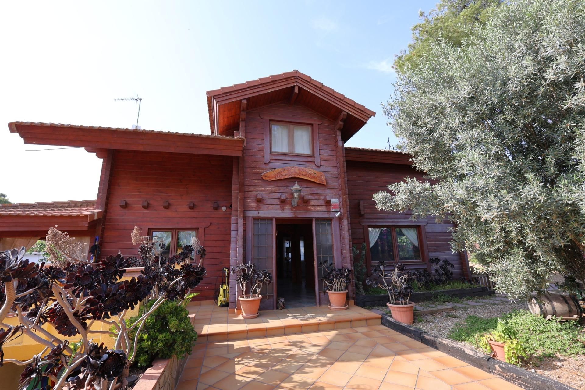 Exterior view of House or chalet for sale in Banyeres del Penedès  with Air Conditioner, Heating and Private garden