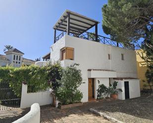 Vista exterior de Casa o xalet en venda en Marbella amb Moblat