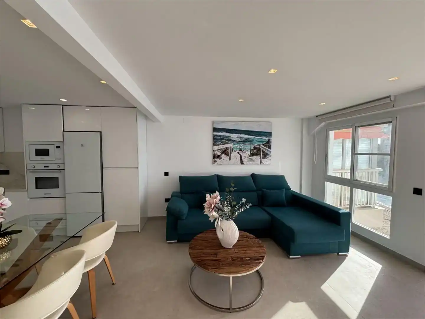 Sala d'estar de Pis de lloguer en Benidorm amb Aire condicionat i Balcó