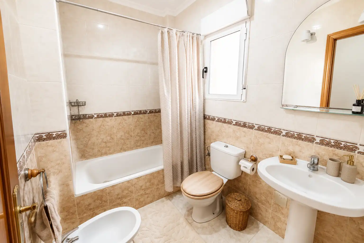 Baño de Casa o chalet de alquiler en Torrevieja con Aire acondicionado, Calefacción y Trastero