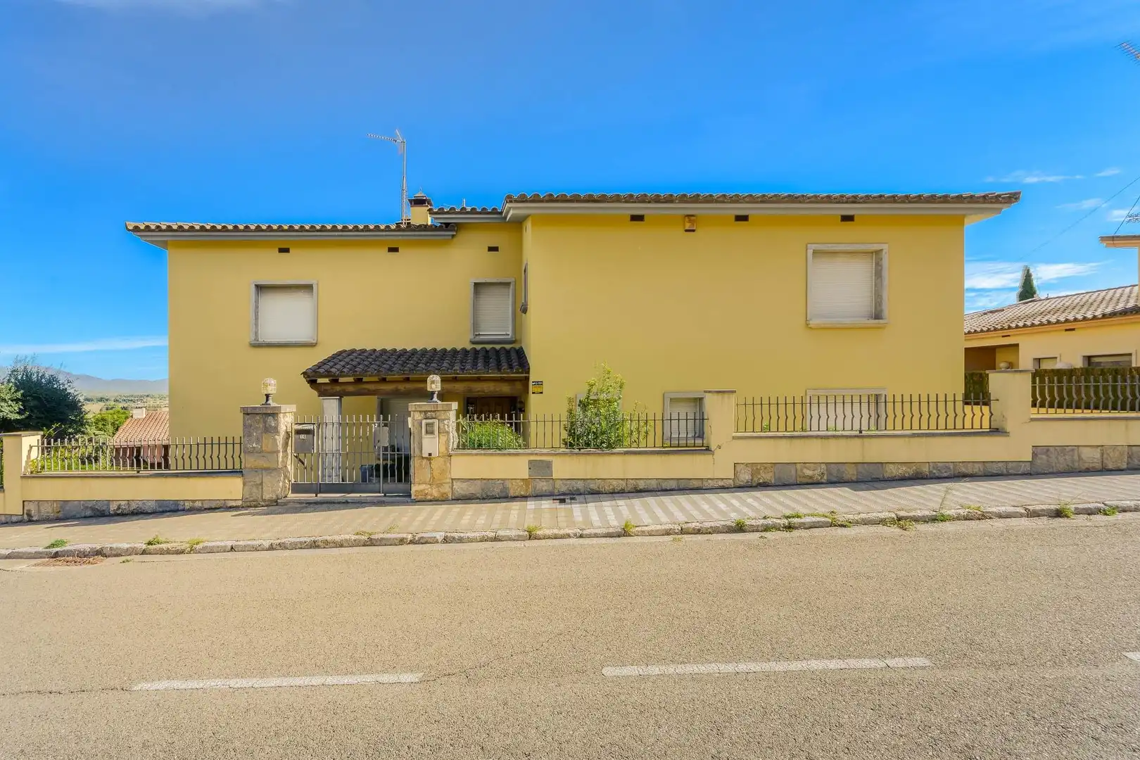Vista exterior de Casa o chalet en venta en Figueres con Aire acondicionado, Jardín privado y Terraza