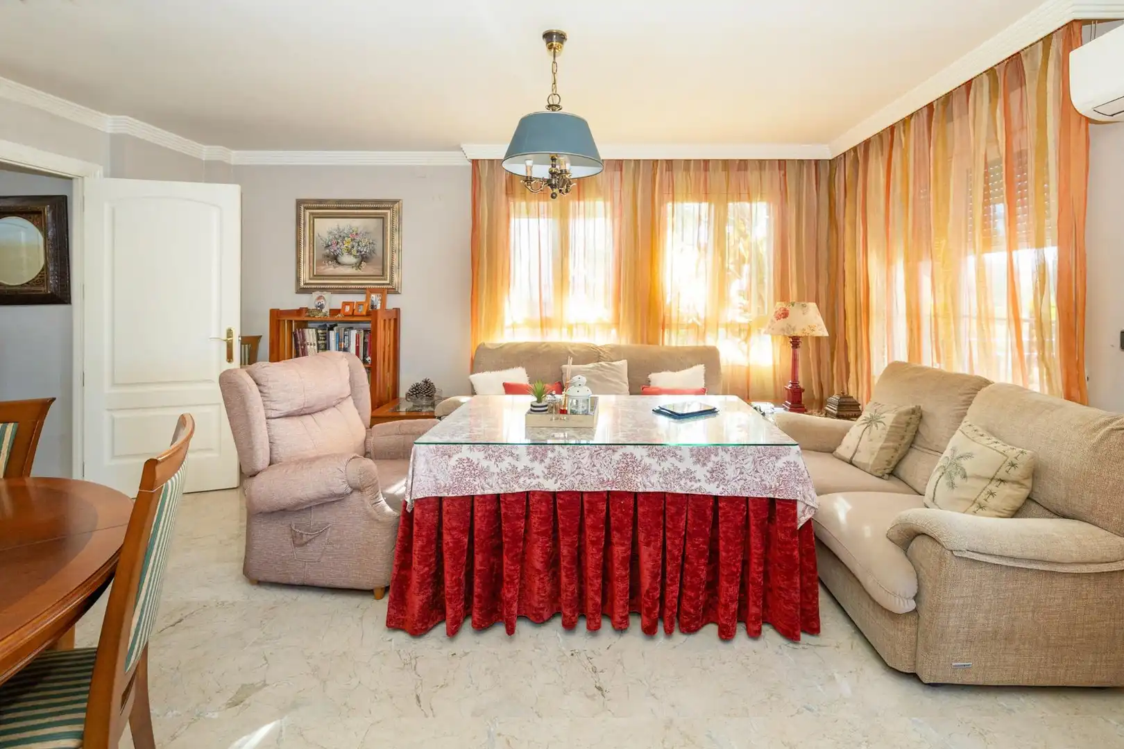 Sala d'estar de Casa o xalet en venda en Alhendín amb Calefacció, Jardí privat i Terrassa