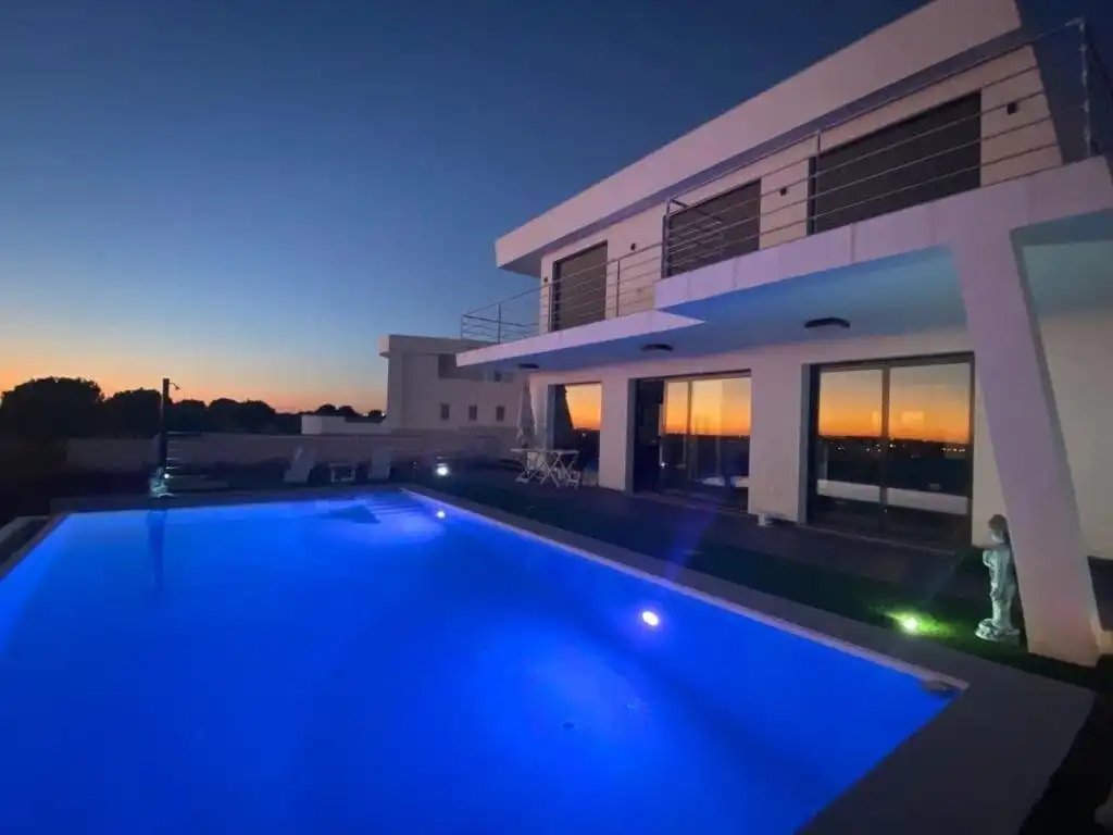 Piscina de Casa o xalet en venda en Puerto Real amb Aire condicionat, Jardí privat i Terrassa