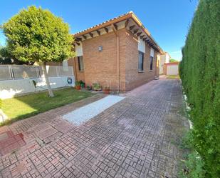 Vista exterior de Casa adosada en venda en Cambrils amb Aire condicionat, Jardí privat i Terrassa