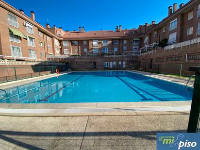 Swimming pool of Flat for sale in Valladolid Capital  with Heating, Parquet flooring and Storage room