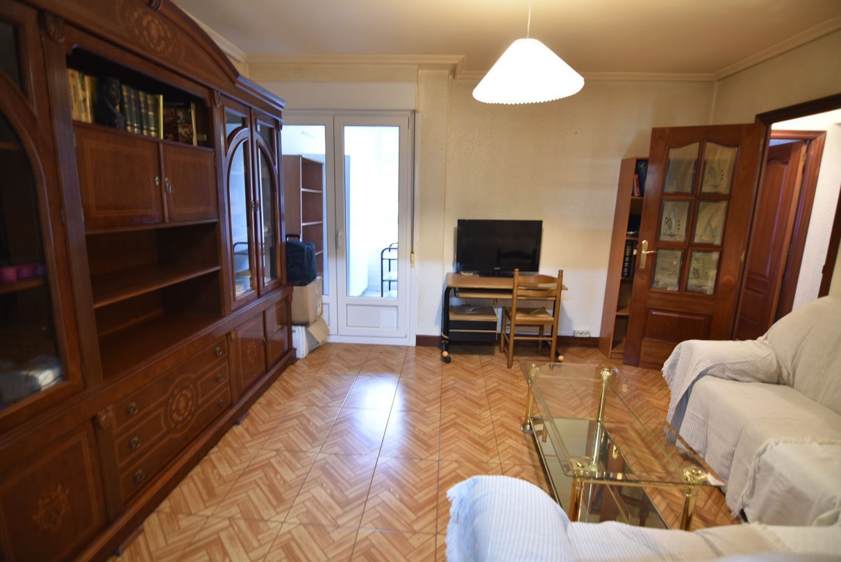 Sala d'estar de Pis en venda en Eibar amb Terrassa, Moblat i Balcó