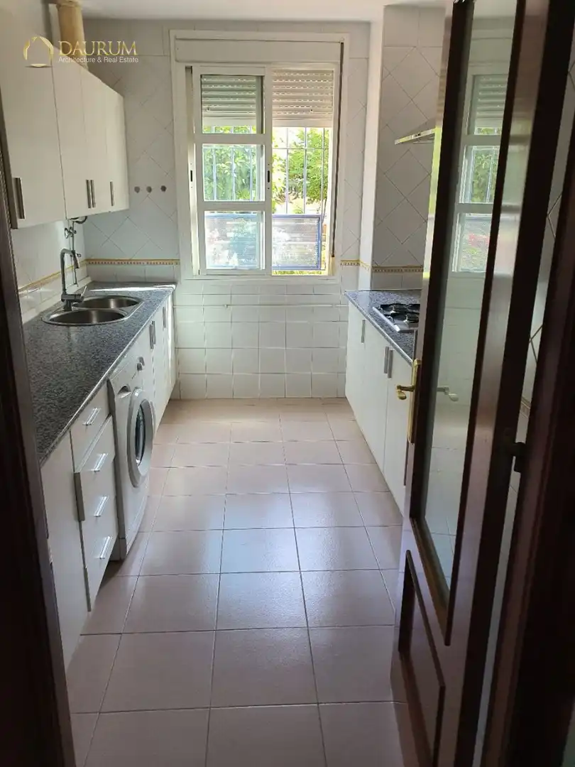Küche von Wohnung zum Verkauf in Mairena del Aljarafe mit Klimaanlage, Heizung und Abstellraum