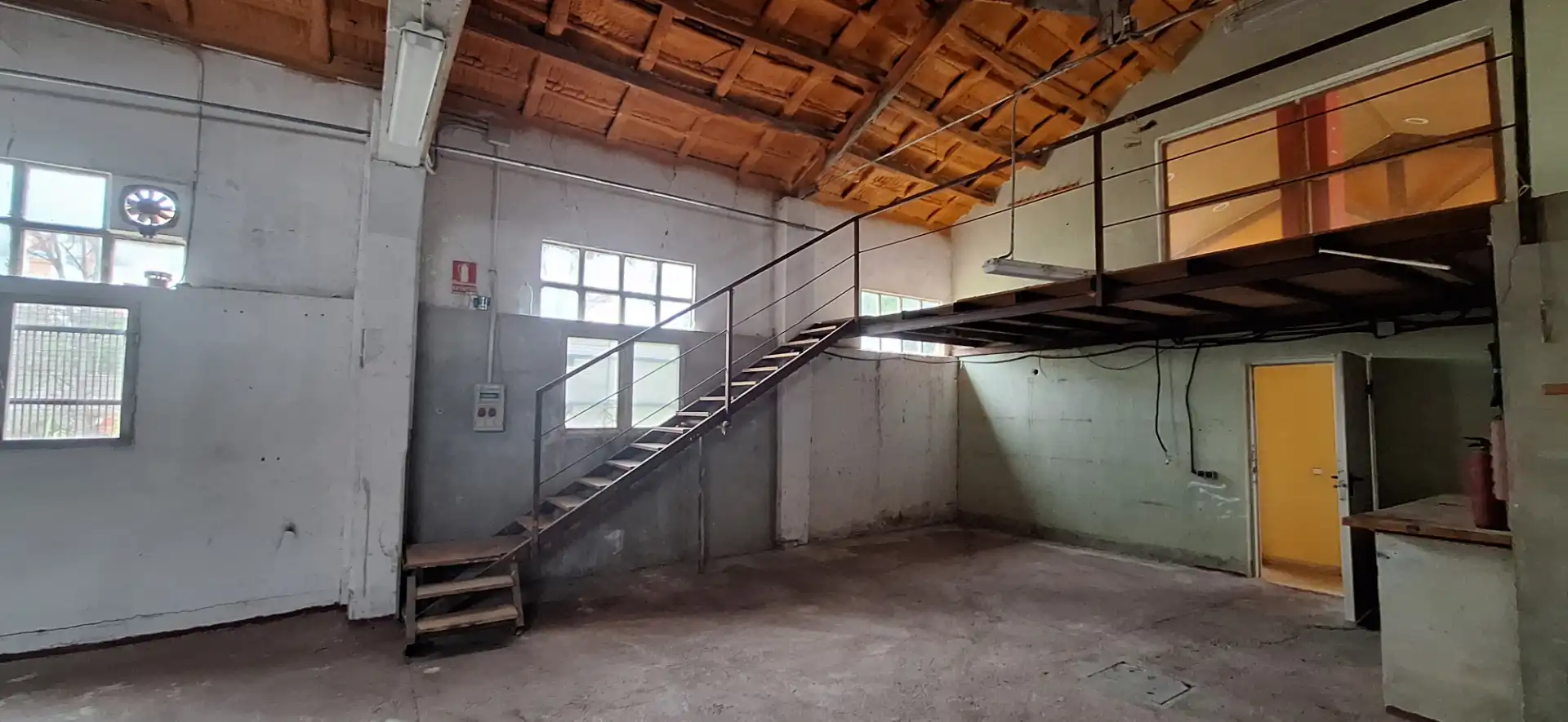 Industrial buildings for sale in Manises