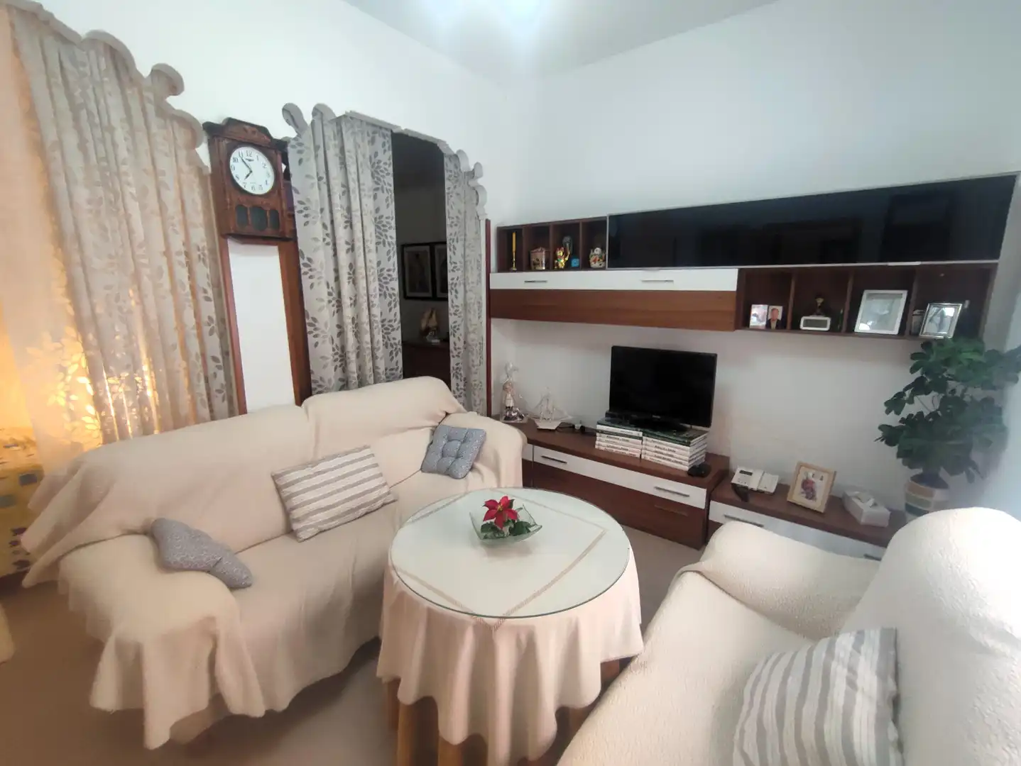 Sala d'estar de Casa o xalet en venda en Medina del Campo amb Terrassa i Moblat
