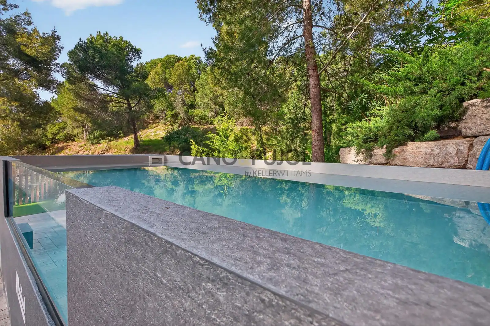 Swimming pool of Houses for sale in Terrassa  with Air Conditioner, Heating and Terrace