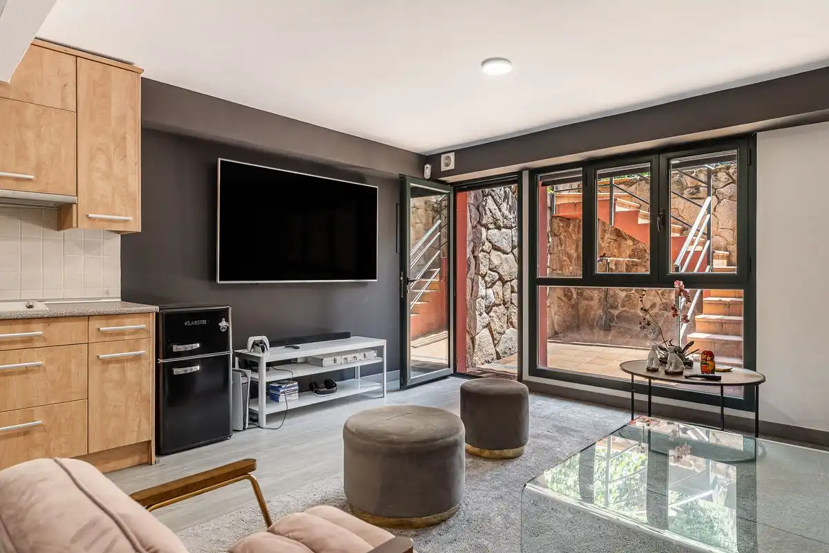 Wohnzimmer von Einfamilien-Reihenhaus zum Verkauf in Boadilla del Monte mit Klimaanlage, Heizung und Privatgarten
